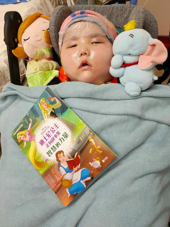 天瑜過去兩年只能生活在病房裏。（圖片來源：Facebook@天瑜醫療事故關注組）